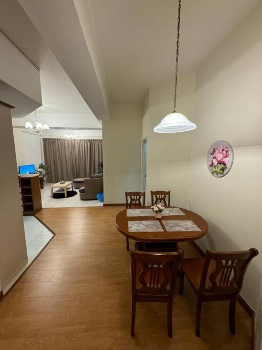 Riverview Home @Waterfront Kch Кучінг Екстер'єр фото