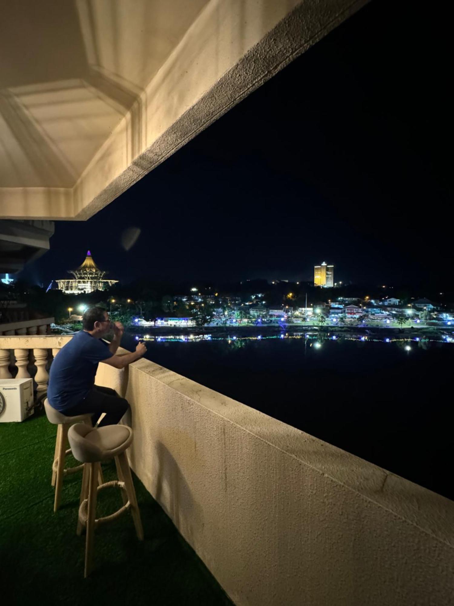 Riverview Home @Waterfront Kch Кучінг Екстер'єр фото