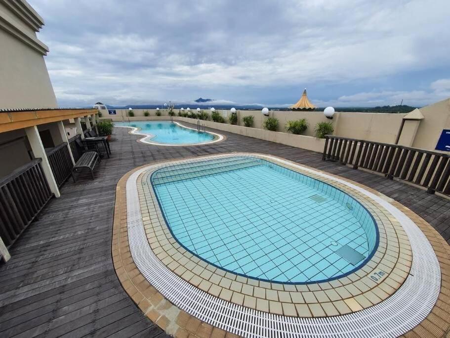 Riverview Home @Waterfront Kch Кучінг Екстер'єр фото